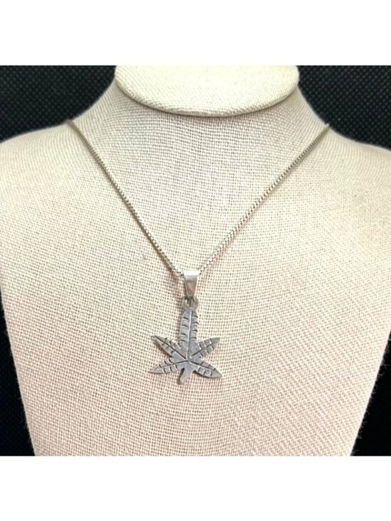 Other - Vintage Hemp Leaf Pendant 925 Sterling Silver 18" Box Chain Spring Ring Clasp